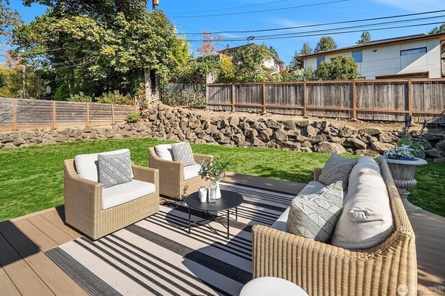 Building Photo - 5606 59th Ave NE