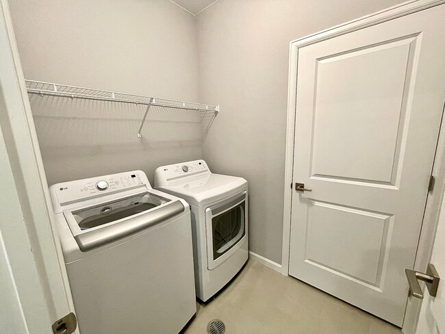 Building Photo - Incredible 3 bed/2 bath home in Fort Collins!