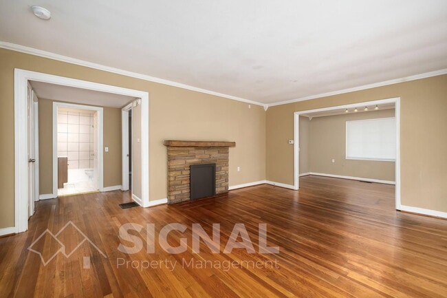 Building Photo - 1156 Skyline Dr