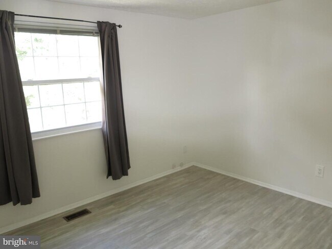 Building Photo - 8406 Woodford Ct
