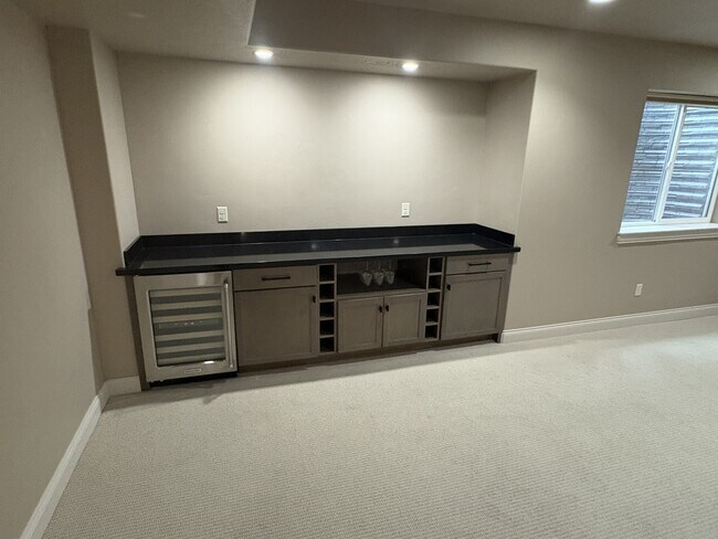 Building Photo - 431 N Fairway Dr