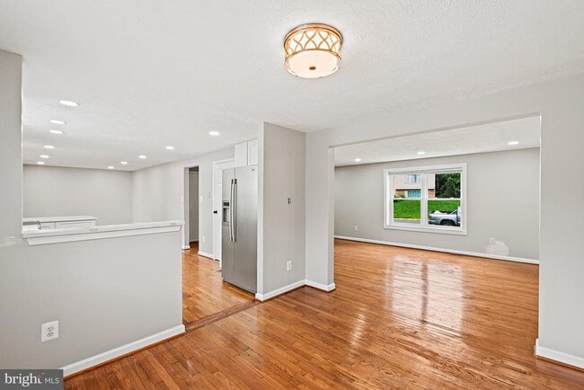 Building Photo - 9409 Mirror Pond Dr