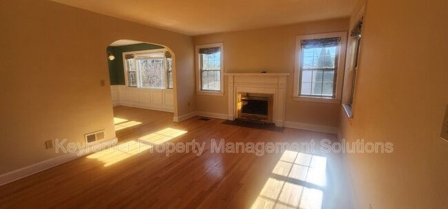 Building Photo - 127 College Cir