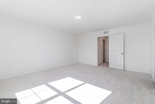 Building Photo - 7843 Briarwood Dr