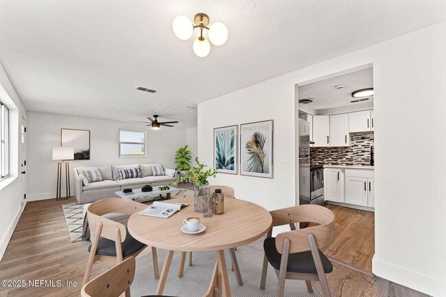 Building Photo - 2348 Sherrington St