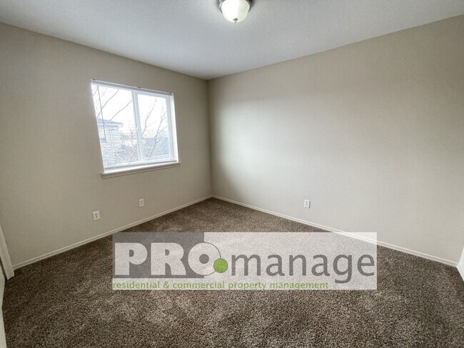 Building Photo - 2592 Prospect Dr