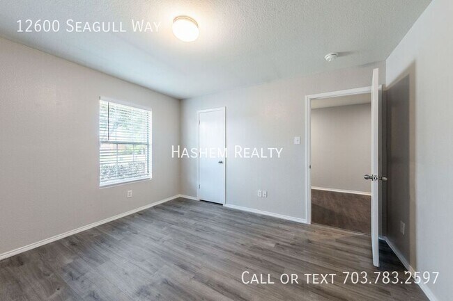 Building Photo - 12600 Seagull Way