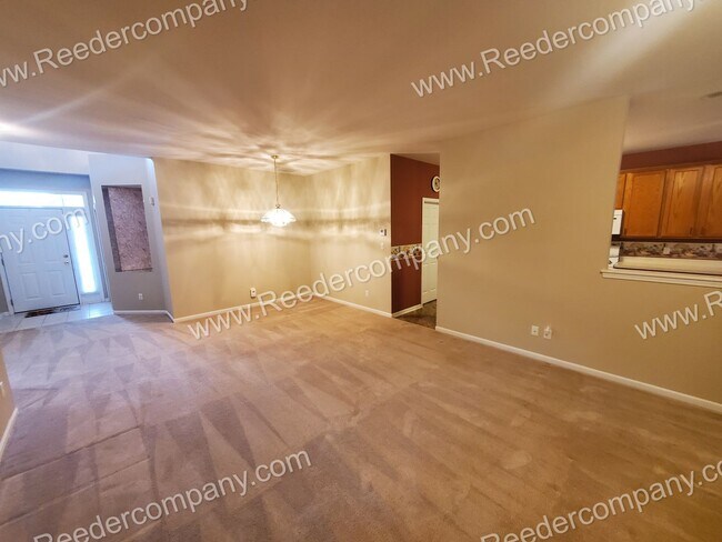 Building Photo - Spacious 2 bed 1.75 bath with 2 car attatc...