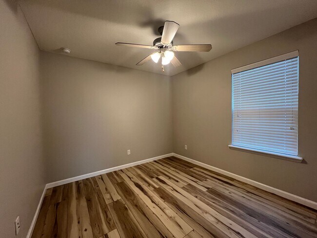 Building Photo - BEAUTIFUL 3-bedroom, 3-bathroom home in Gr...
