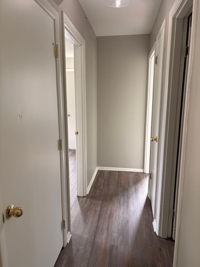 Building Photo - South Side-  4Bed/2 Bath Home