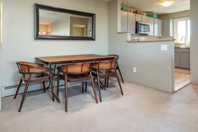 Building Photo - Fully Furnished 2 Bedroom Available Now!