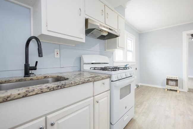 Building Photo - 911 Ray St