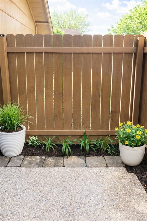 Building Photo - 5917 Little Creek Trail