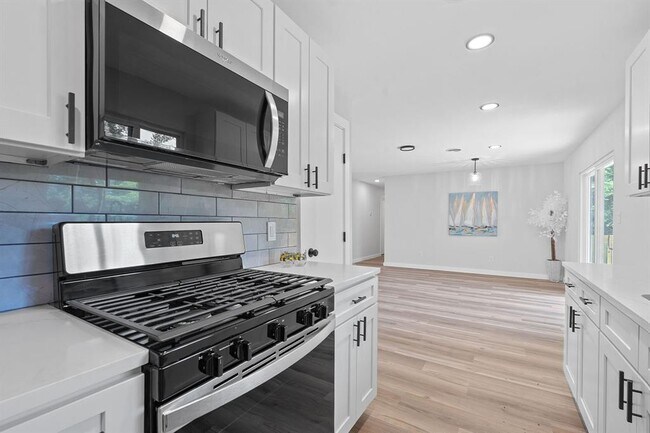 Building Photo - 711 Santa Rosa Dr