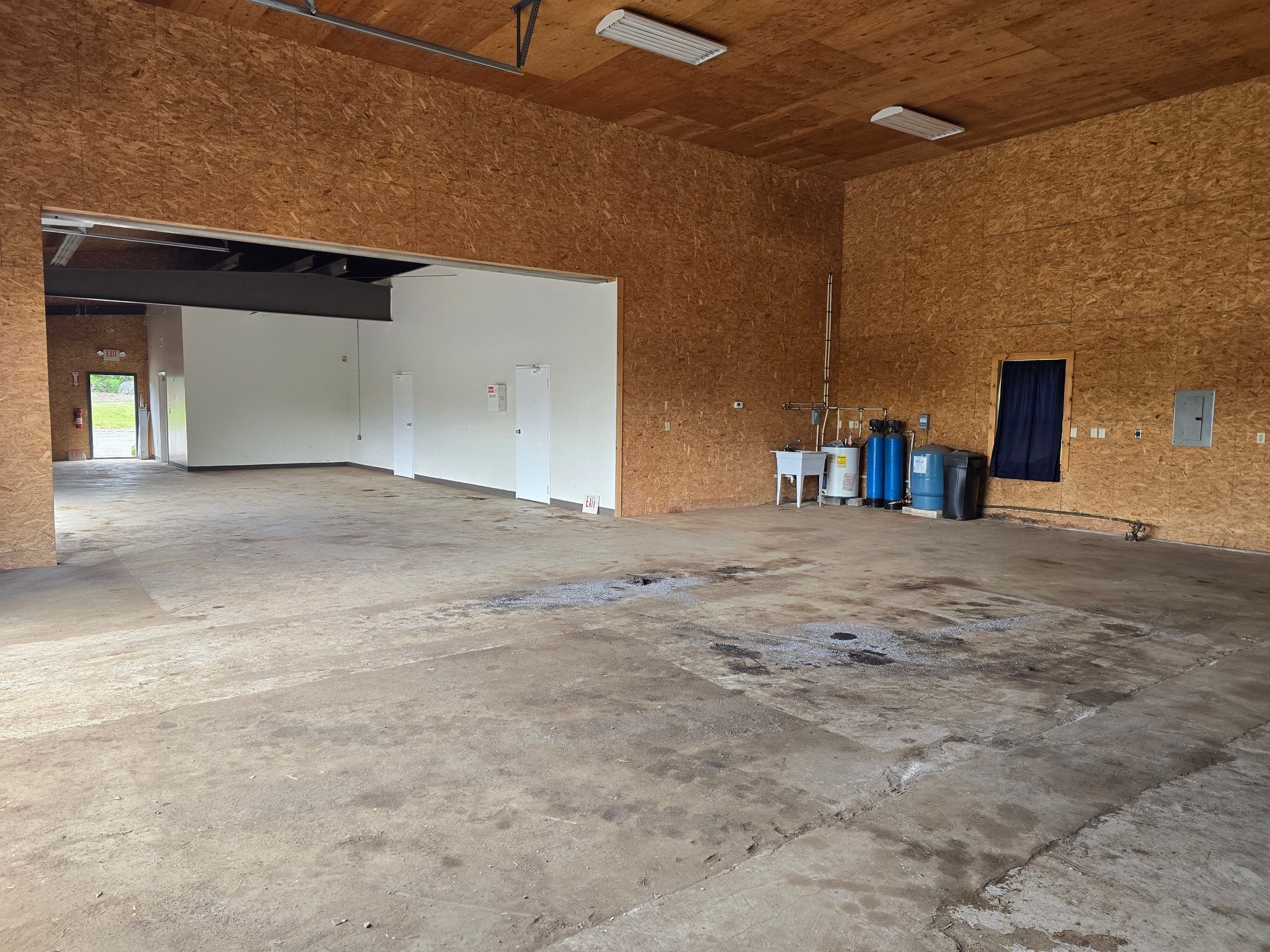 Building Photo - 443 Fairwood Rd