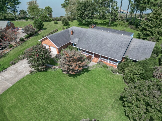 Building Photo - 4241 Rivercliff Crescent W