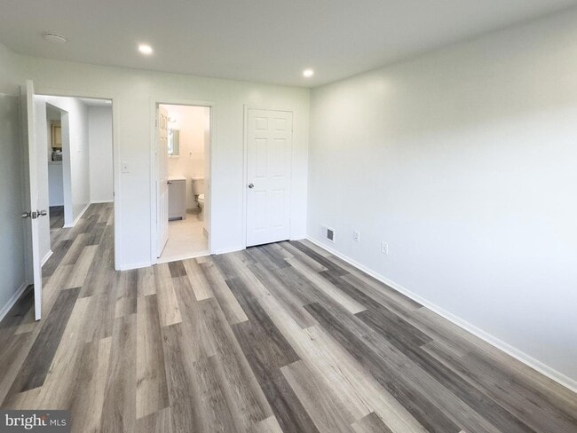 Building Photo - 303 Dove Ct