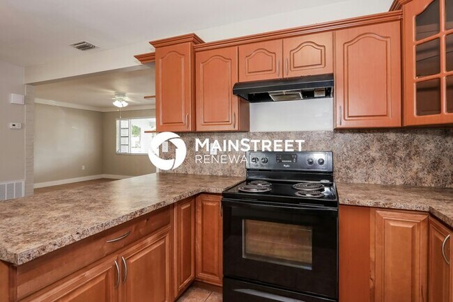 Building Photo - 2 Bedroom Pet-Friendly Home in Miramar, FL...