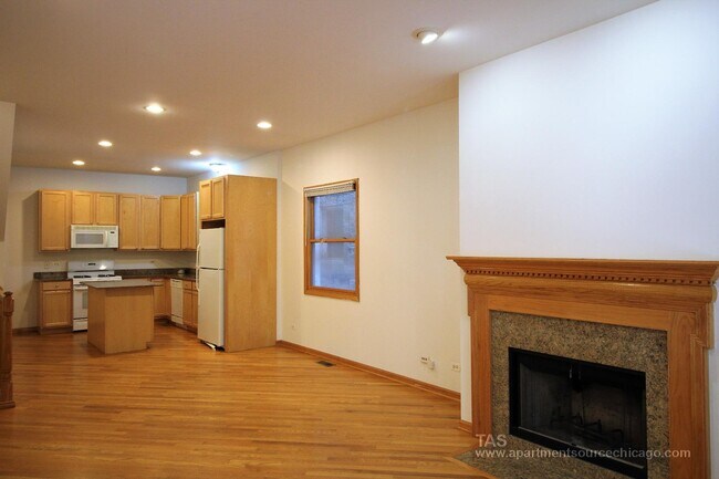 Building Photo - 1321 W Belmont Ave