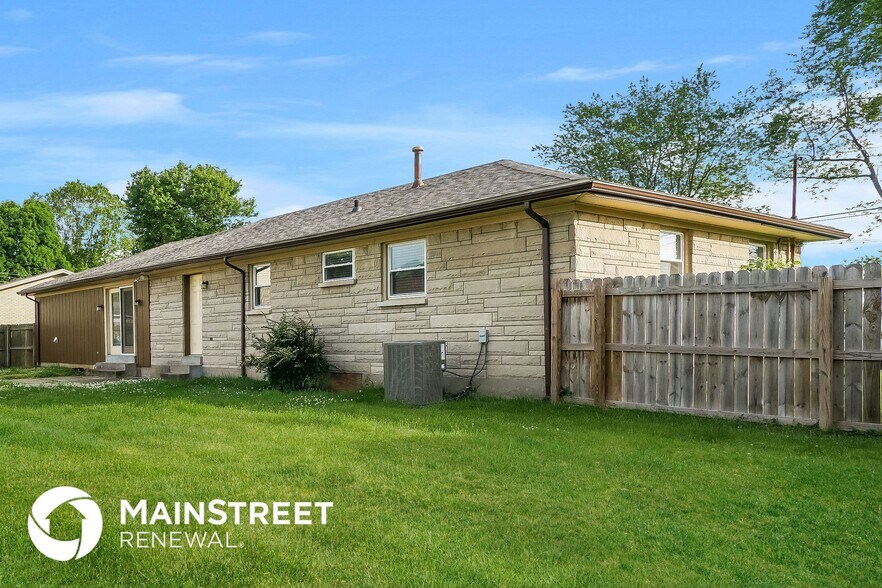 Building Photo - 9005 Moonglow Ave