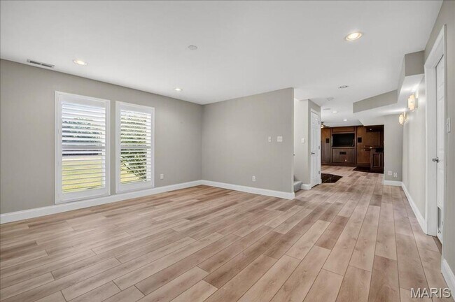 Building Photo - Golf Course Living
