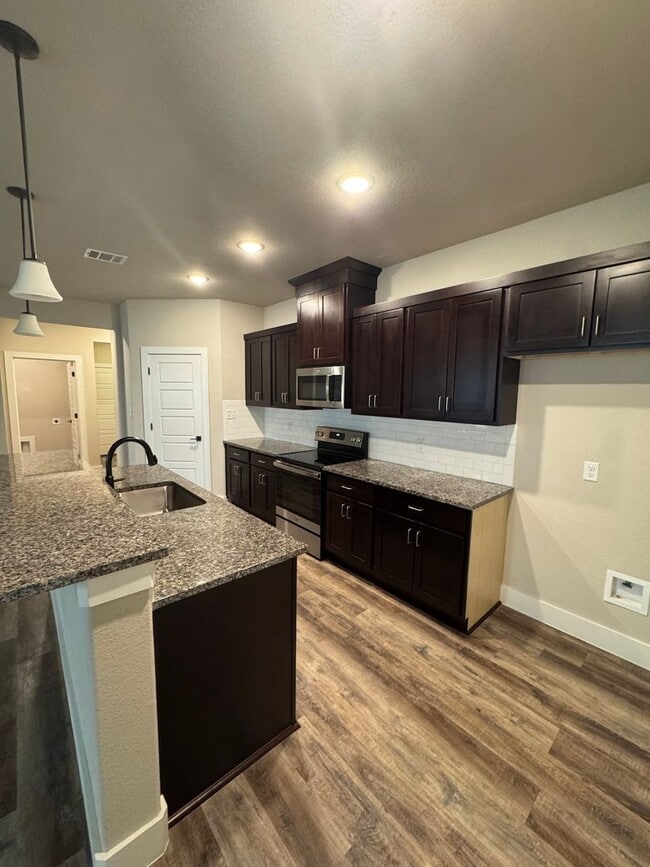Building Photo - 3/2/2 - GREAT NEIGHBORHOOD - GODLEY ISD