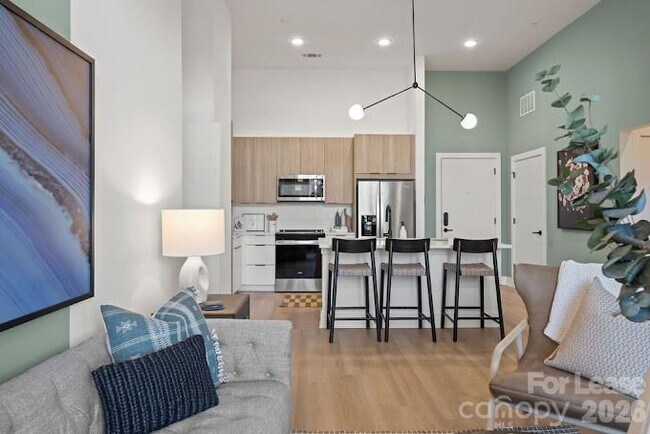 Building Photo - 536 W Tremont Ave