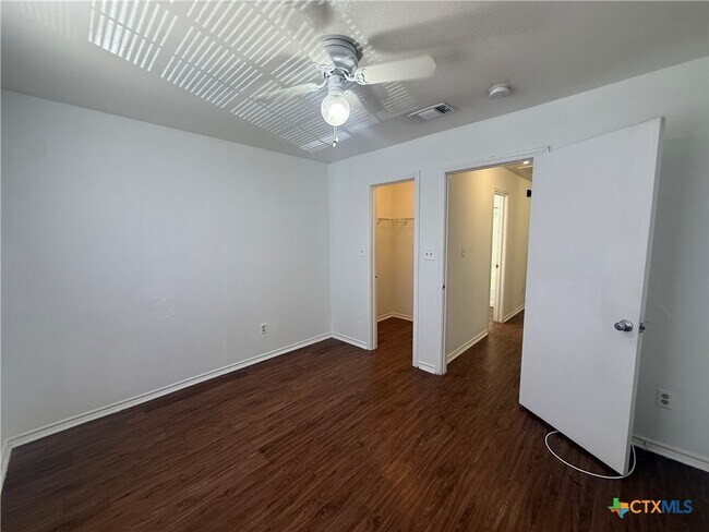 Building Photo - 1000 Sagewood Trail
