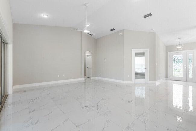 Building Photo - 12 Wheeler Ln