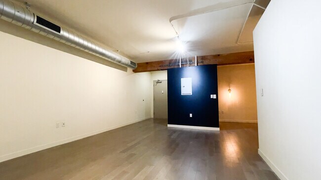 Building Photo - 527 Molino St