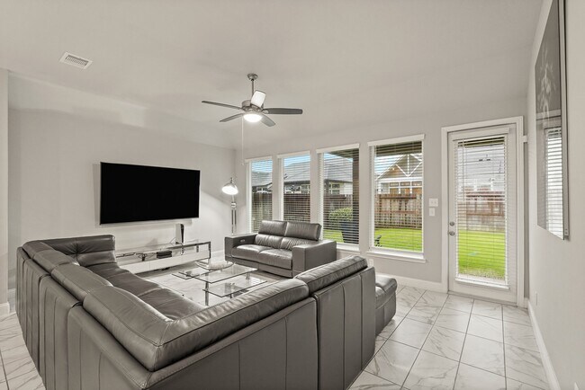 Building Photo - 1710 Forest Mist Dr