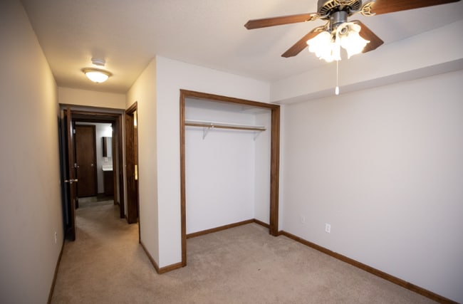 Building Photo - 2216 S Leonard Rd