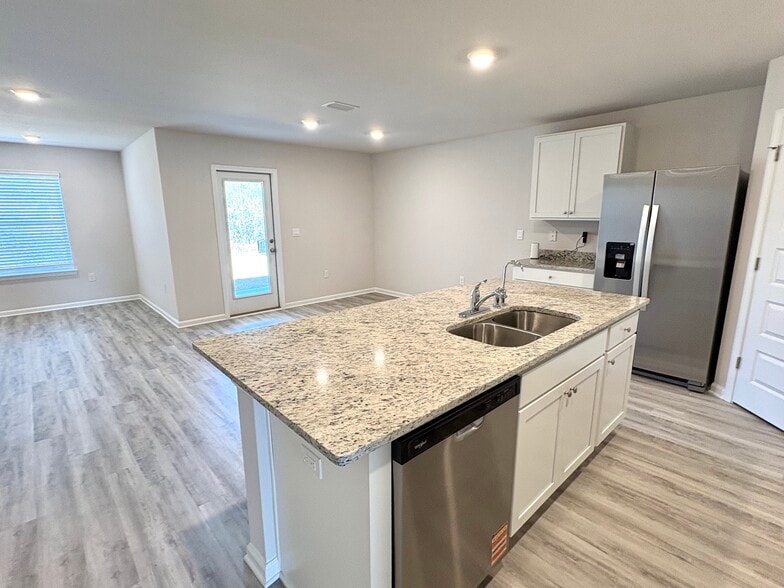 Building Photo - 293 Cades Ct