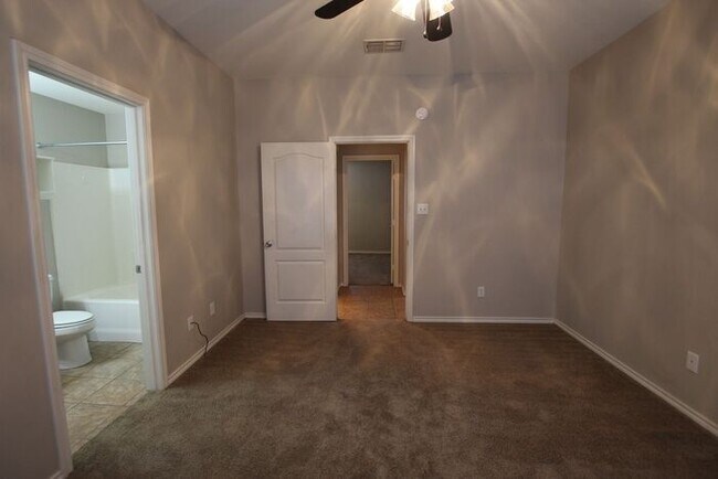 Building Photo - 2 Bedroom Duplex for Rent in Lindale! Tour Today!