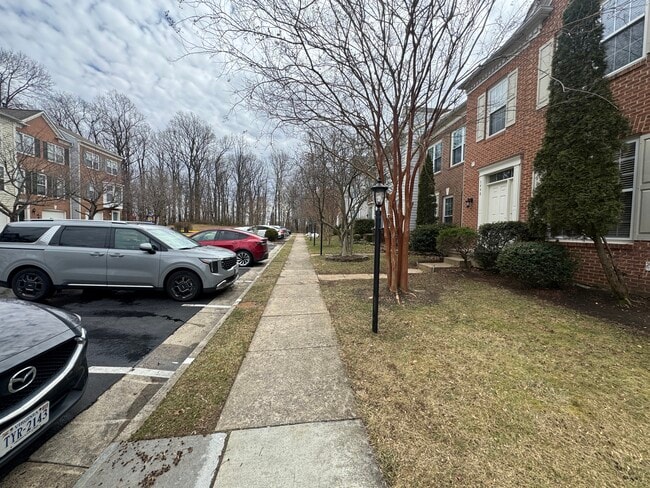 Building Photo - 5448 Summer Leaf Ln