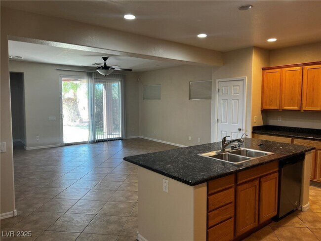 Building Photo - 3417 W Birdwatcher Ave