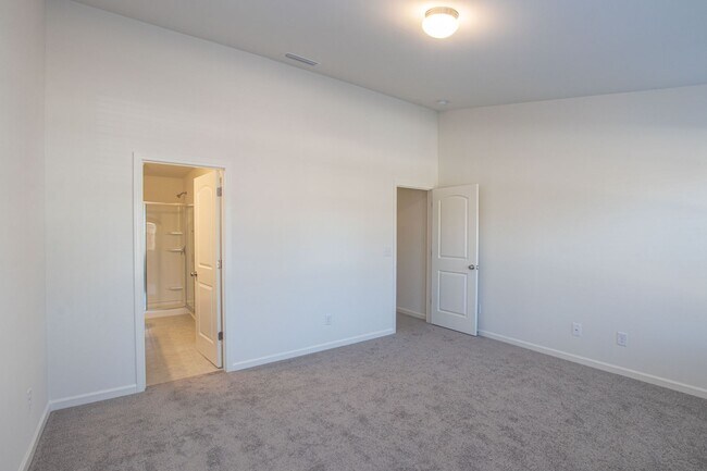 Building Photo - BEAUTIFUL 2 Bedroom Townhome in Cox Mill District AVAILABLE JUNE 2026