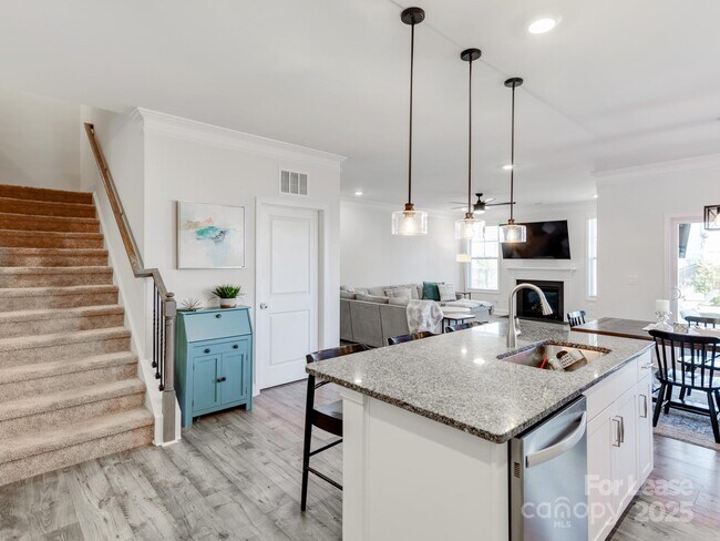 Building Photo - 1063 Thoroughbred Dr.