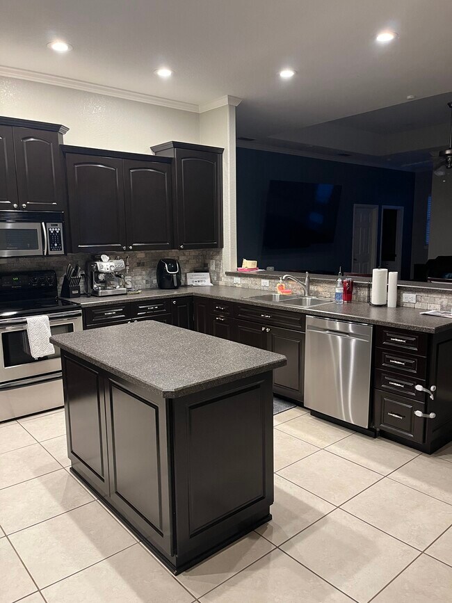 Building Photo - 1895 Orangewood Ct