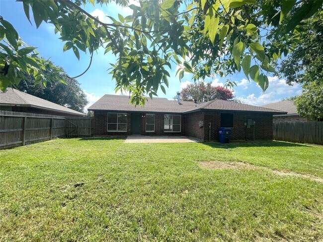 Building Photo - 3611 Shadow Trail