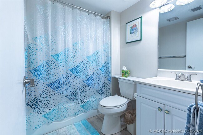 Building Photo - 5596 NE Gulfstream Way