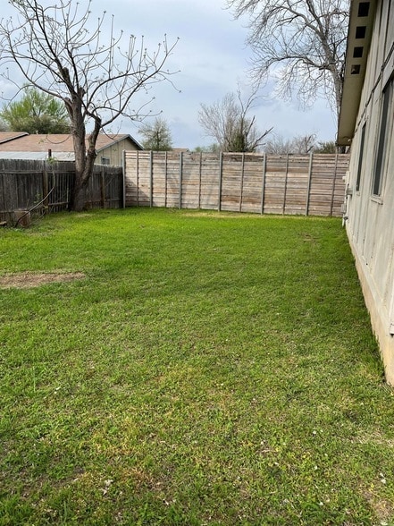 Building Photo - 11104 Applewood Dr