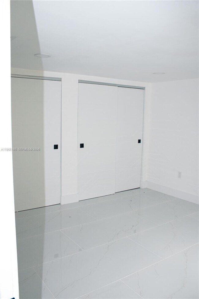 Building Photo - 10433 SW 118th Ct