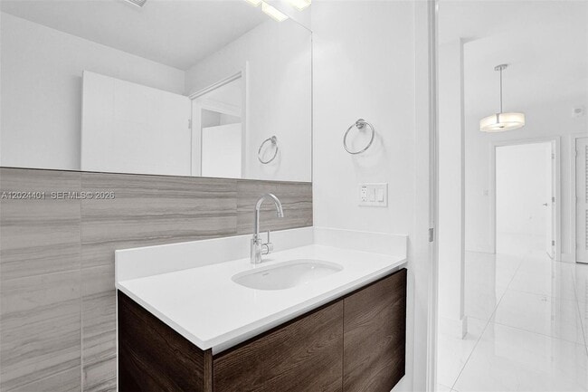 Building Photo - 301 Altara Ave
