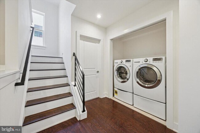 Building Photo - 1138 MOUNT VERNON St