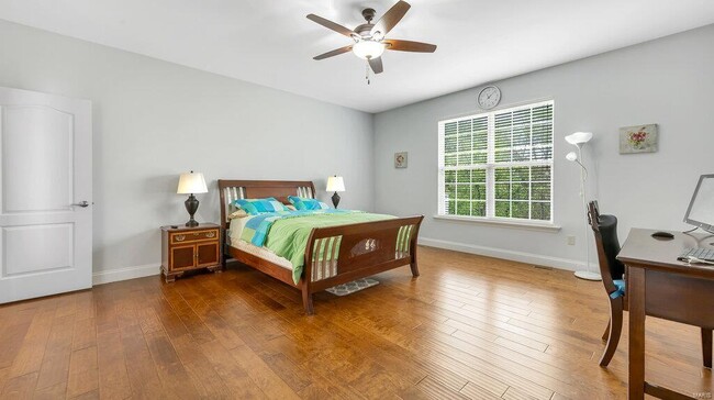 Building Photo - 303 Gateview Dr