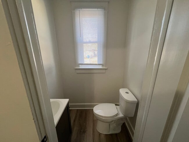 Building Photo - !3 Bedroom in Moline Ready August 1st!