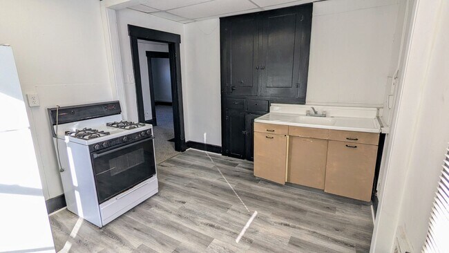 Building Photo - Schonfeld Holdings, LLC (916 6th St)