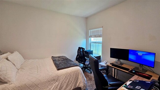 Building Photo - 13400 Banquete St