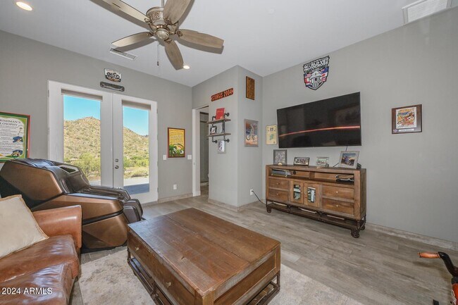 Building Photo - 5861 E Cloud Rd